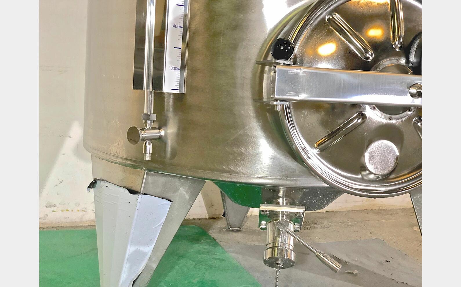 Cuve inox 304 thermor&eacute;gul&eacute;e chapeau flottant 21.3 HL (2 135 litres) ARSILAC