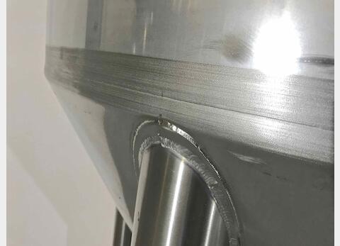 Cuve ferm&eacute;e sur pieds cylindro conique MATERIEL NEUF