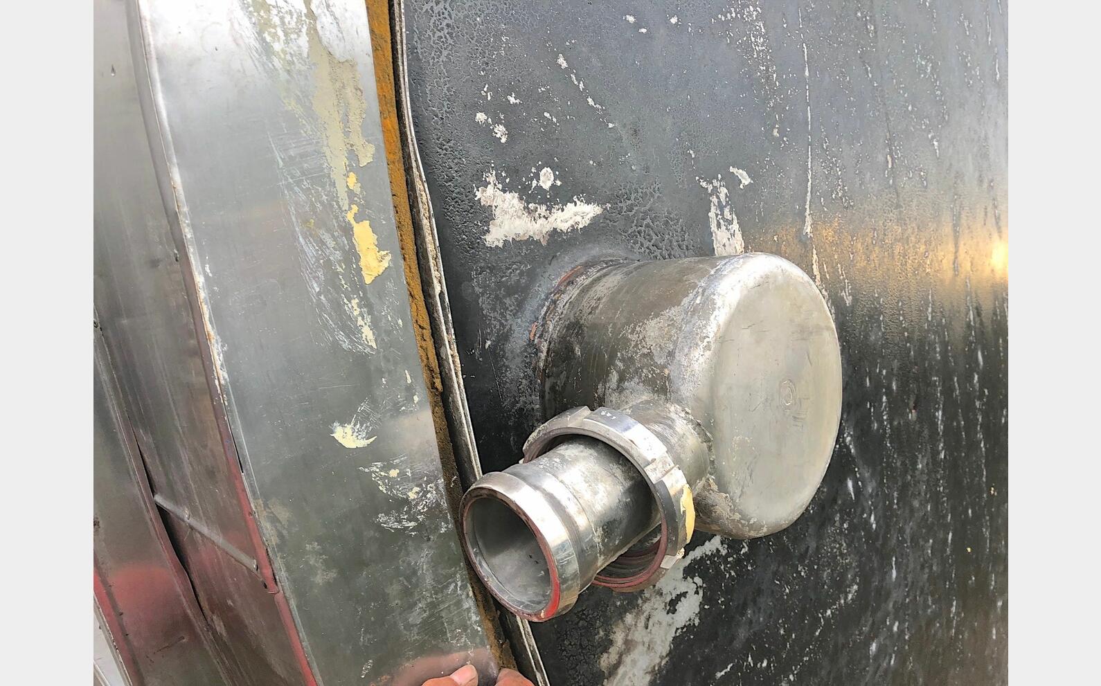 Cuve inox 304 ferm&eacute;e isol&eacute;e