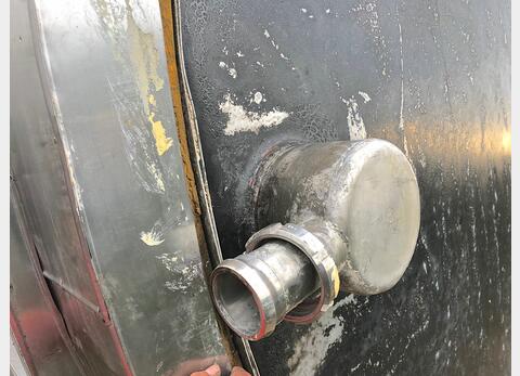 Cuve inox 304 ferm&eacute;e isol&eacute;e