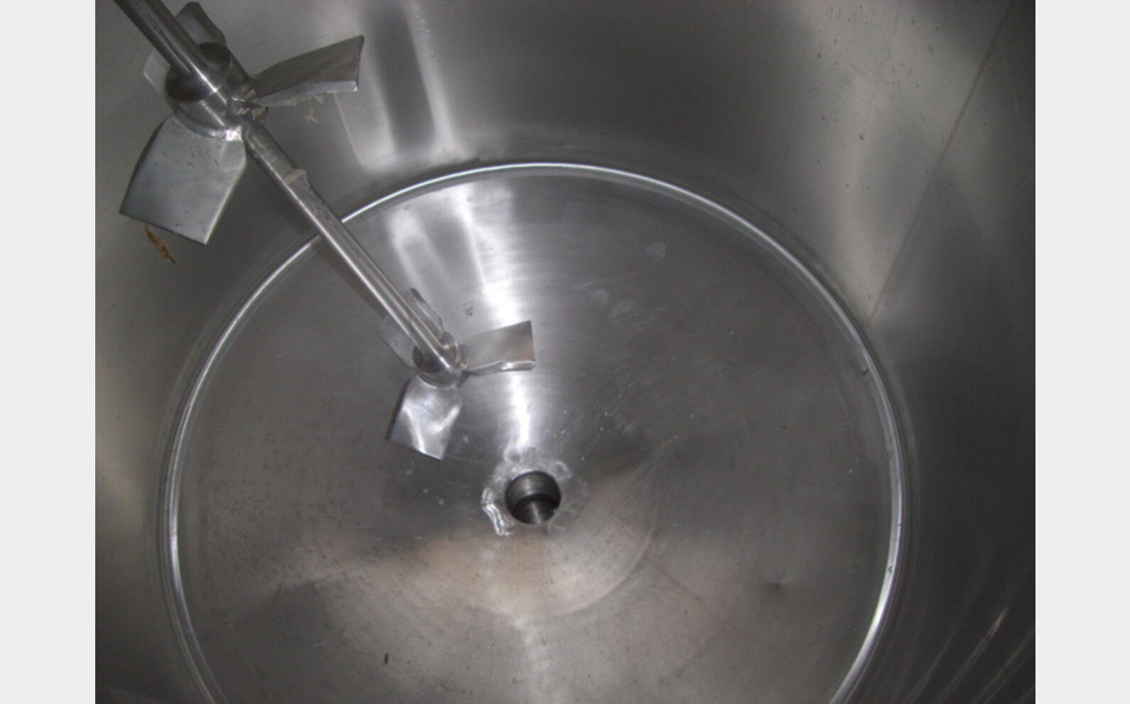 Cuve inox 316L agit&eacute;e, r&eacute;chauff&eacute;e volume : 500 litres marque : PIERRE GUERIN