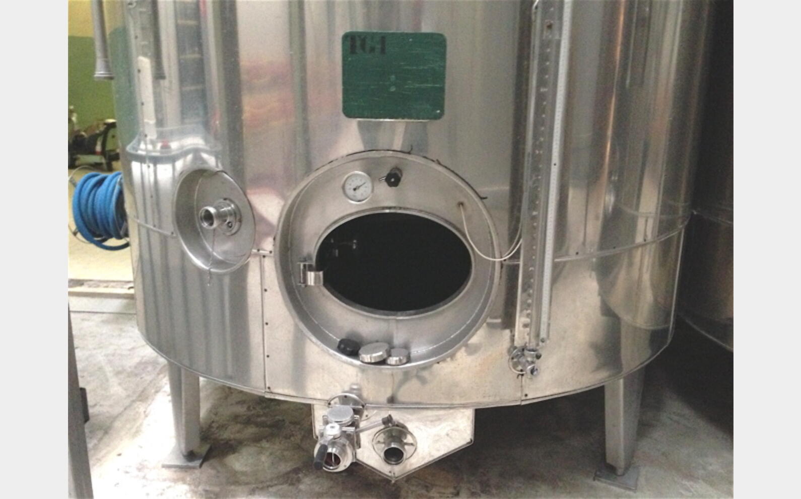 Cuve INOX 316L isol&eacute;e + drapeaux 6,5 m2