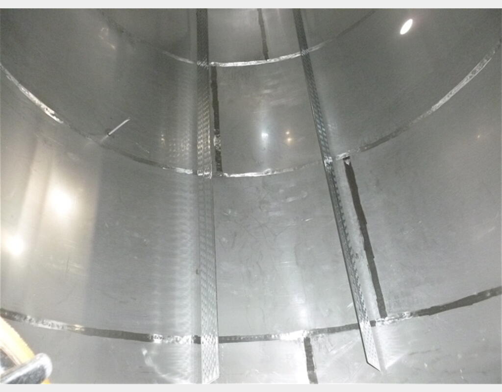 Cuve INOX 316 sur socle avec drapeau - Volume : 304 hecto (30400 litres)