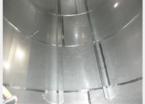 Cuve INOX 316 sur socle avec drapeau - Volume : 304 hecto (30400 litres)