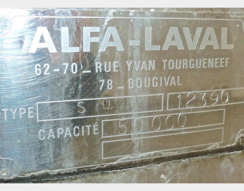 Cuve inox cylindrique verticale agitée - isolée sur pieds capacité 500 hls