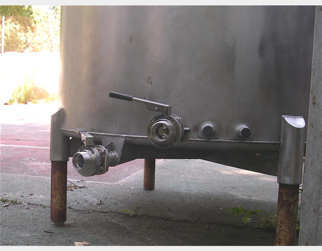 Cuve de stockage INOX - Volume : 22 hectos (2200 litres)