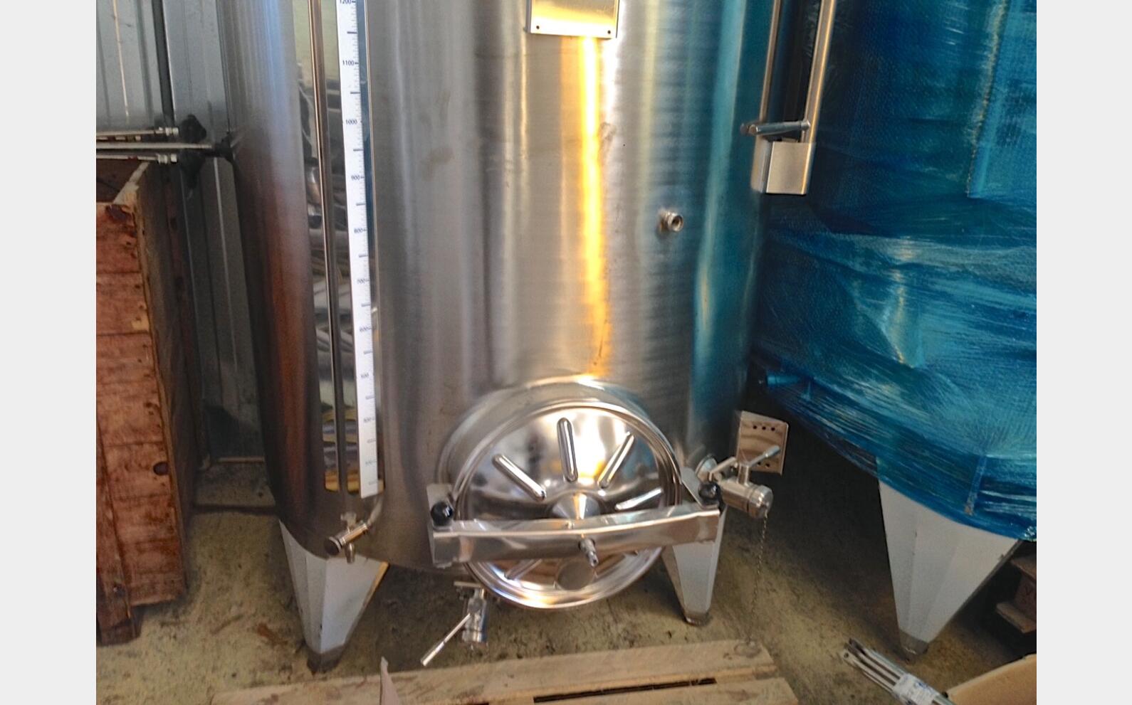 Cuve Inox chapeau flottant de 28 hls Volume : 2800 litres (28 hls)