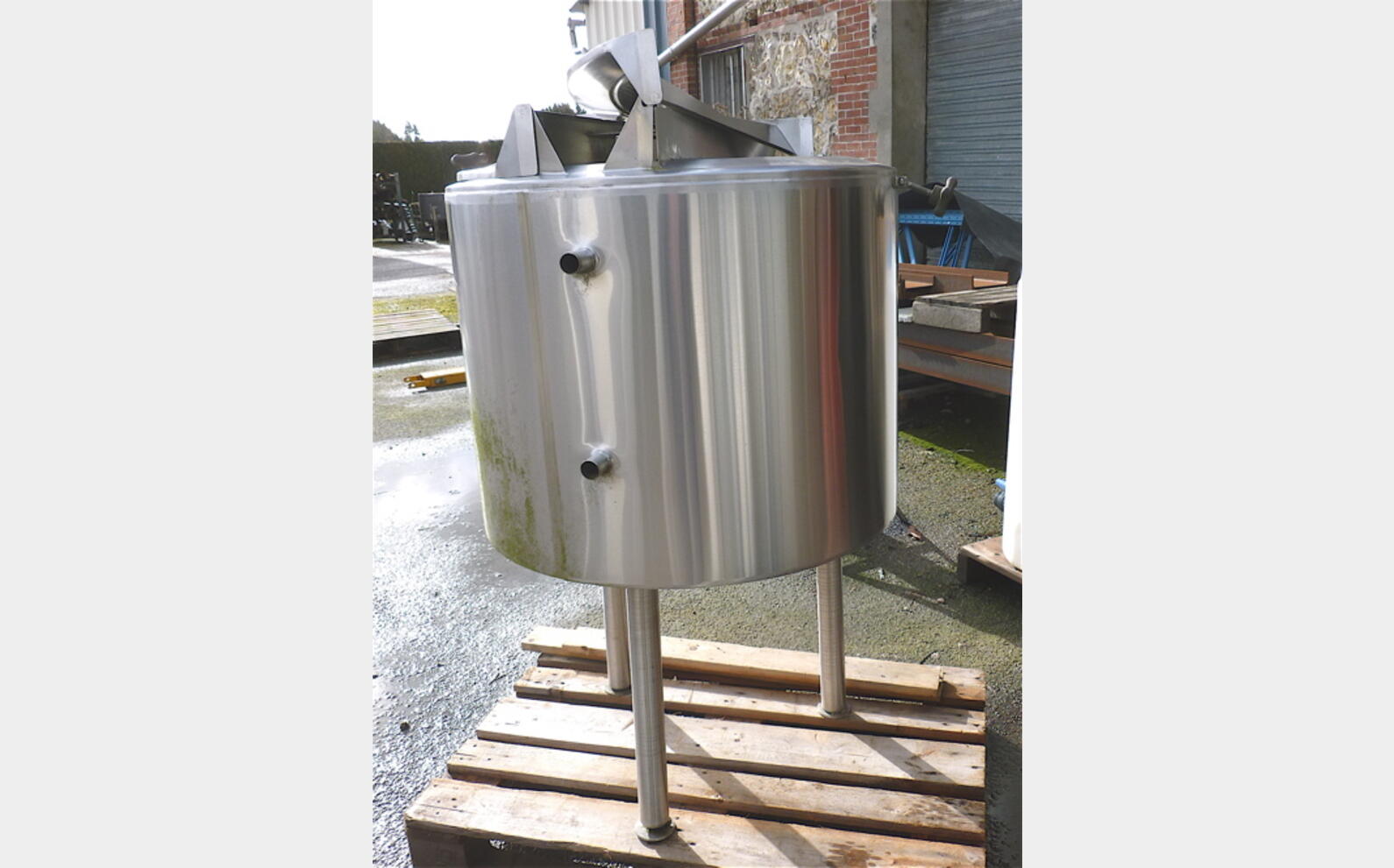 cuve stockage circulation forc&eacute;e Volume : 180 litres