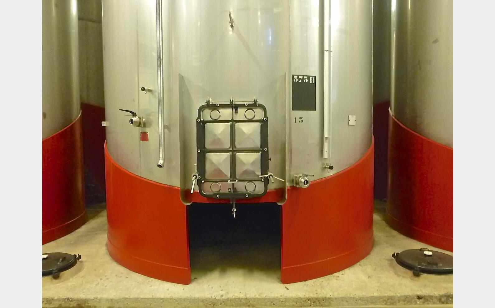 Cuve INOX serpentin int&eacute;rieur Volume : 375 HL (37500 litres)