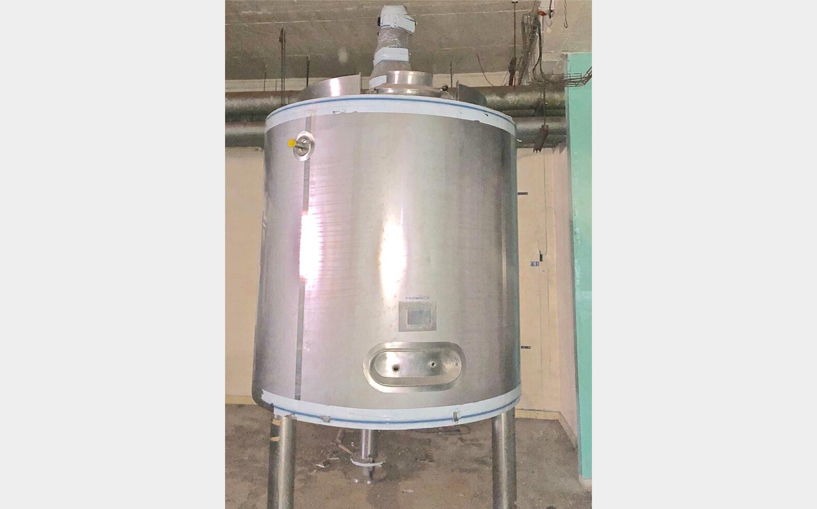 Cuve inox agit&eacute;e isol&eacute;e circuit coquill&eacute; Volume : 5300 litres