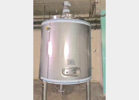 Cuve inox agit&eacute;e isol&eacute;e circuit coquill&eacute; Volume : 5300 litres
