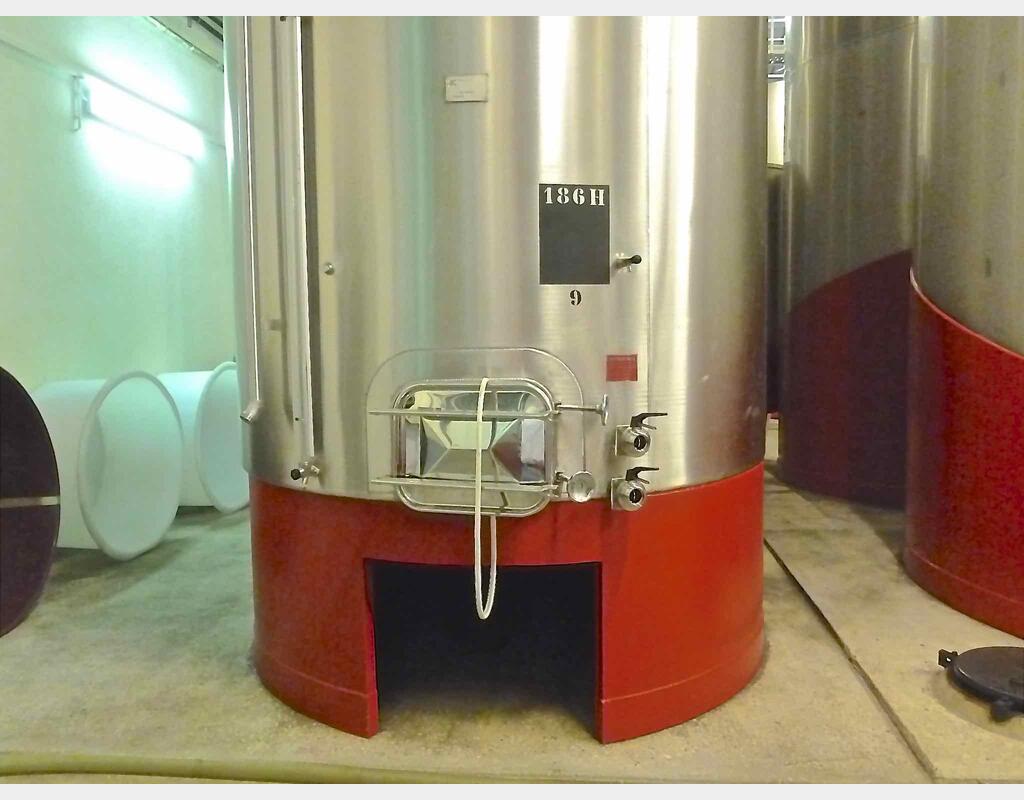 Cuve de stockage inox sur jupe acier - Marque : PIERRE GUERIN
