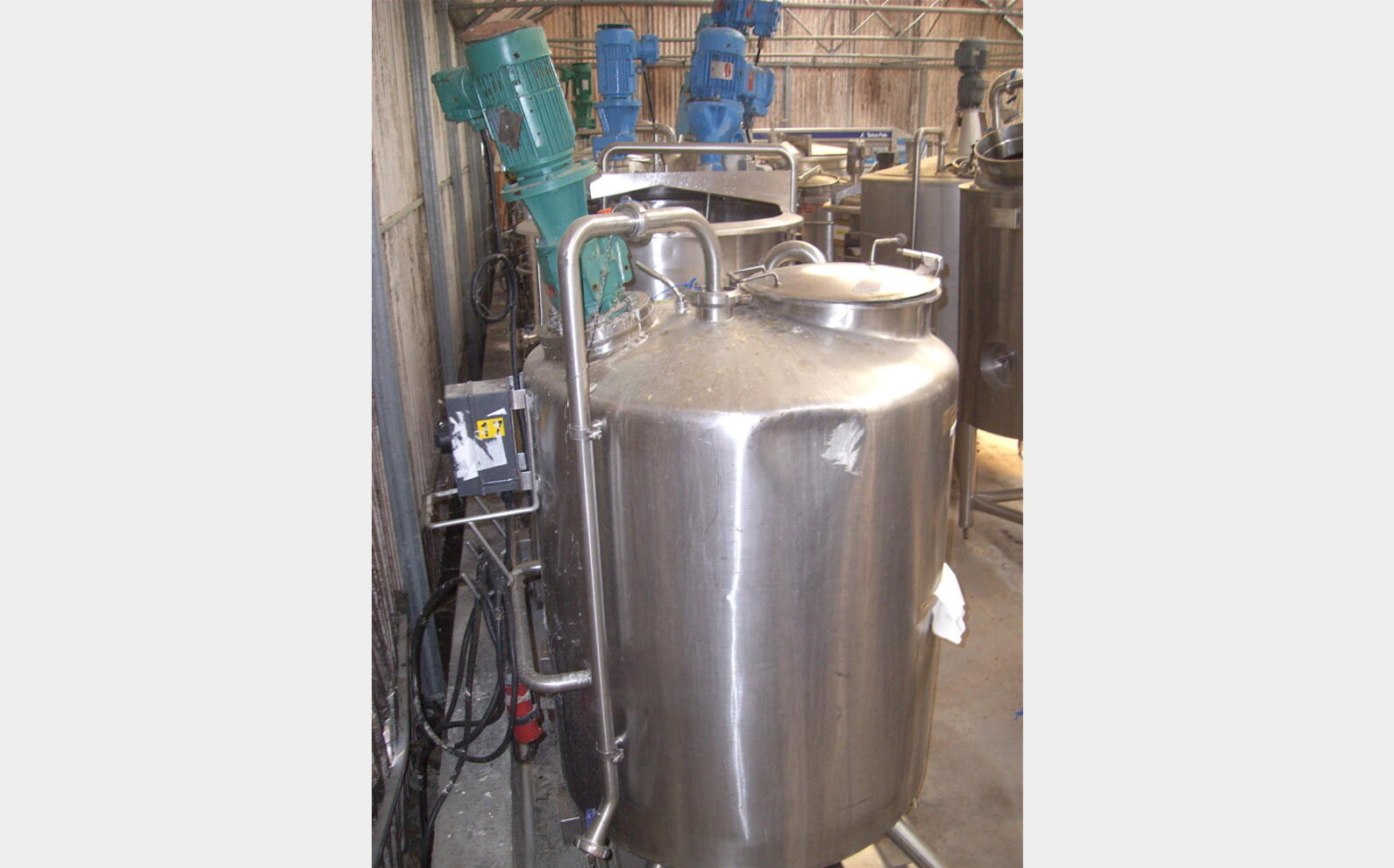 cuve inox 316L agit&eacute;e de 800 litres