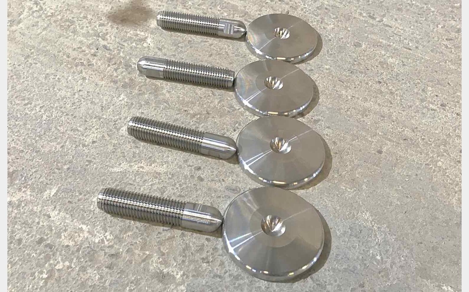 Cuve ferm&eacute;e sur pieds cylindro conique MATERIEL NEUF