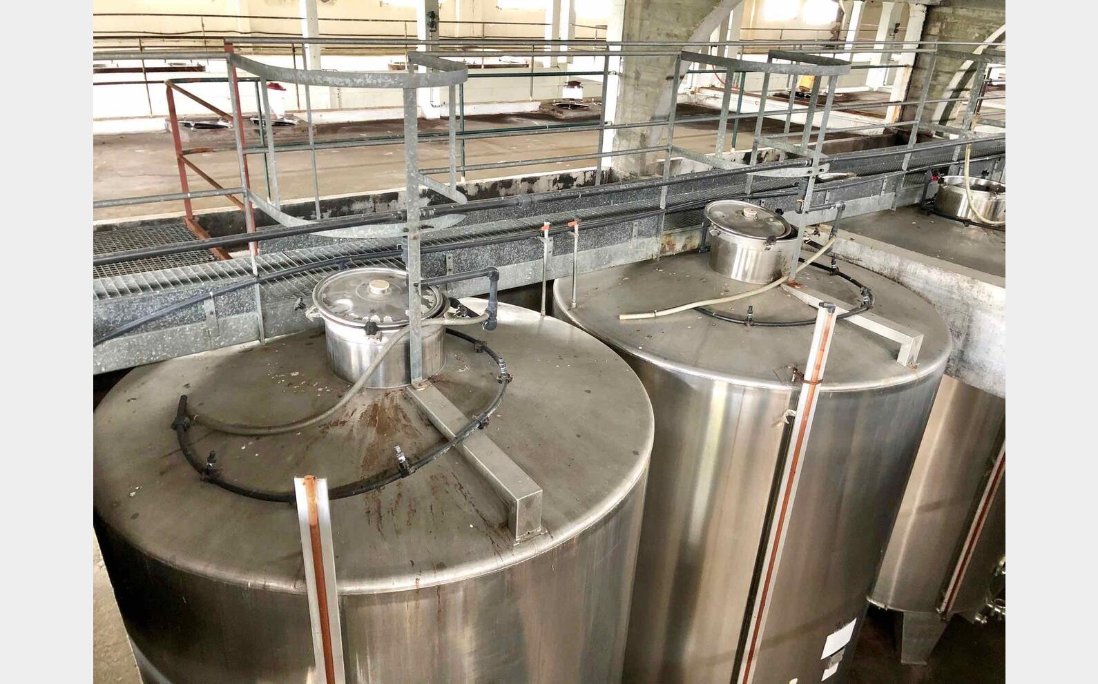 Cuve stockage inox - Fond conique sur pieds 150 HL (15 000 litres)