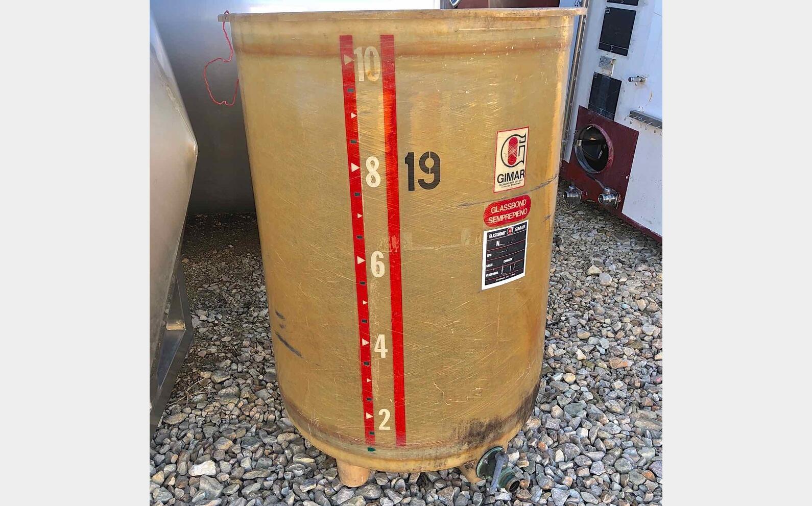 Cuve polyester sur pieds - Volume : 10 hls (1000 litres)