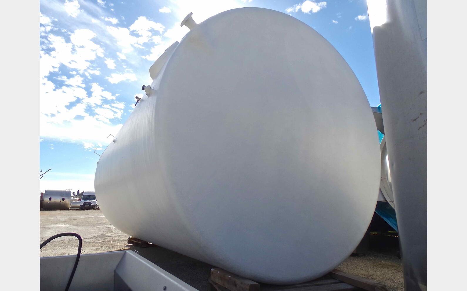 Cuve fibre fond plat Volume : 25 000 litres (250 hls)