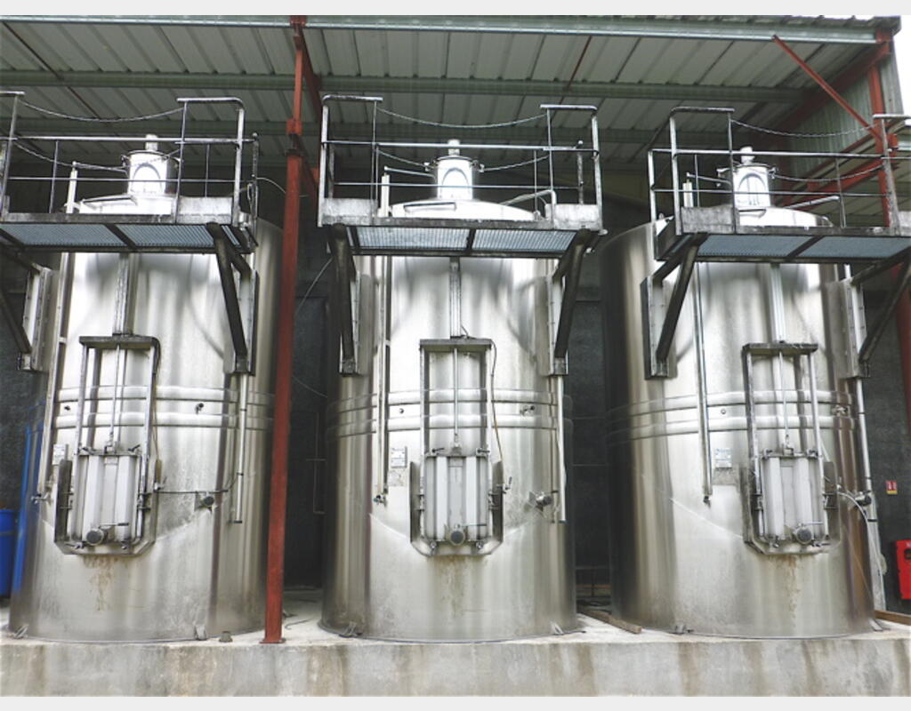 Cuve INOX 316L pente 50% sur jupe Provenance : distillerie