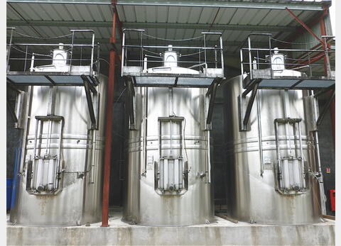 Cuve INOX 316L pente 50% sur jupe Provenance : distillerie