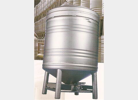 conteneur INOX 304 L Provenance : agroalimentaire Volume : 800 litres