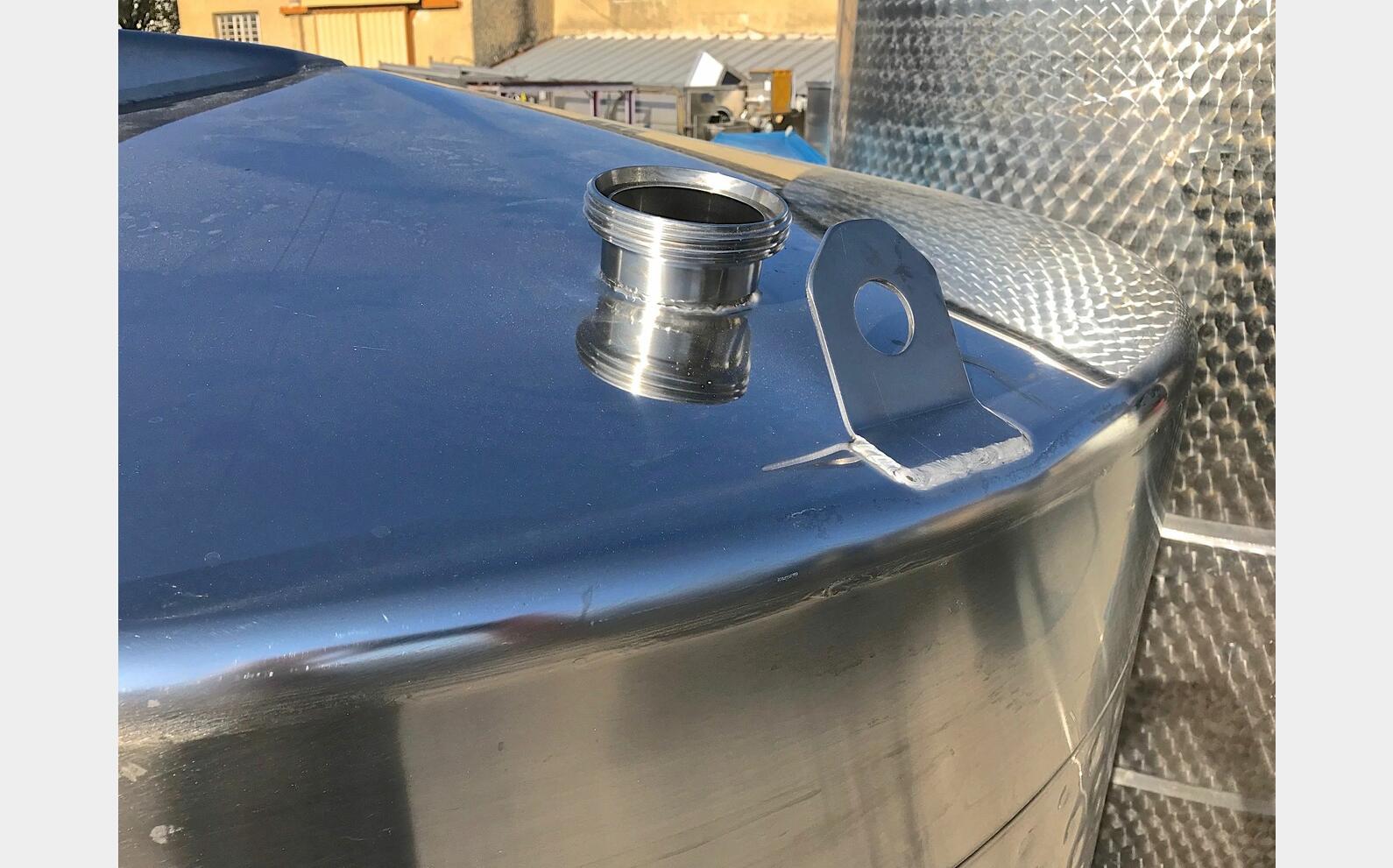 cuve INOX 316 ferm&eacute;e sur pieds MATERIEL NEUF