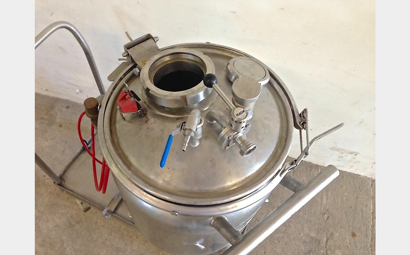 Cuve de stockage inox sur roulettes