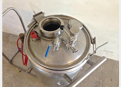 Cuve de stockage inox sur roulettes