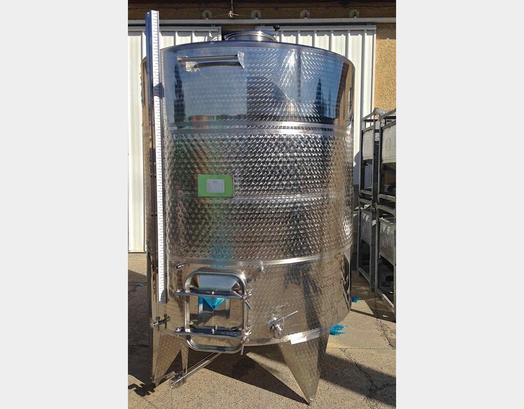 Cuve fermée sur pieds en INOX - Volume : 5500 litres