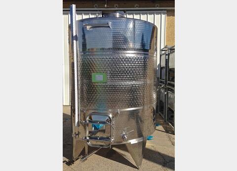 cuve INOX ferm&eacute;e sur pieds de 5500 litres MATERIEL NEUF