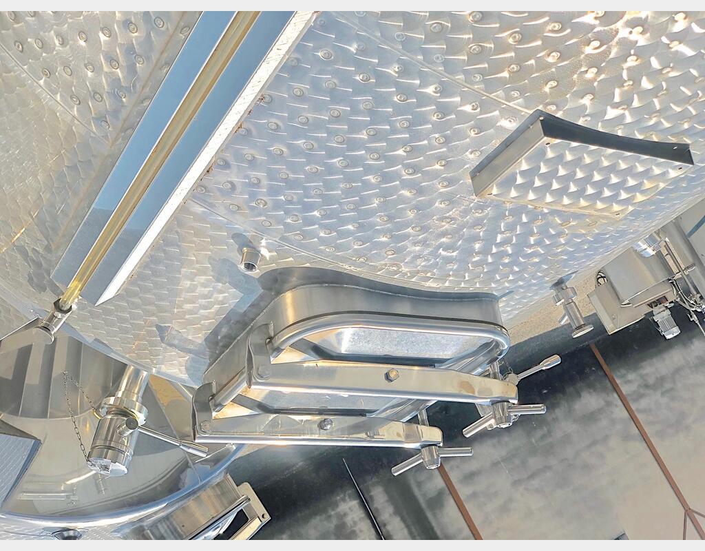 Cuve fermée sur pieds en INOX 304 - Volume : 8000 LITRES