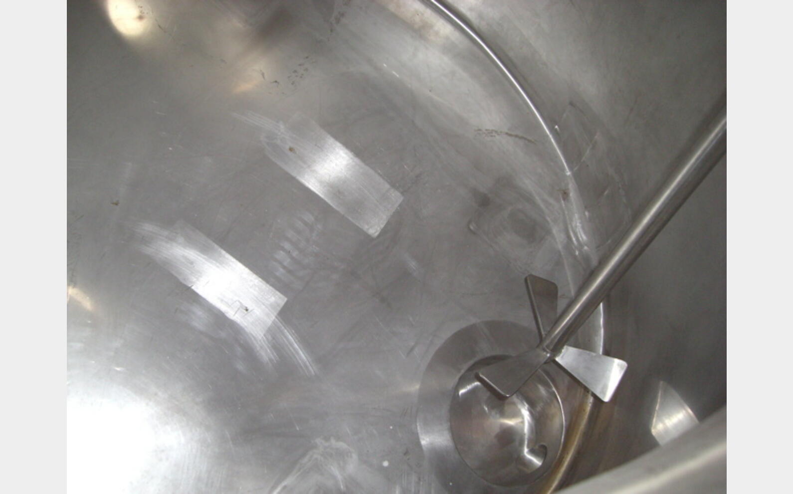cuve inox 316L agit&eacute;e de 300 litres