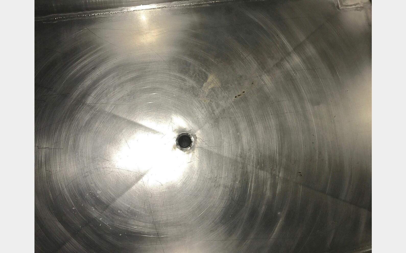 Cuve inox de stockage parall&eacute;l&eacute;pip&egrave;dique