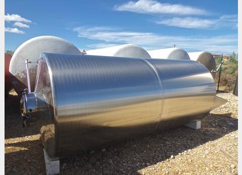 cuve INOX ferm&eacute;e sur pieds de 5000 litres