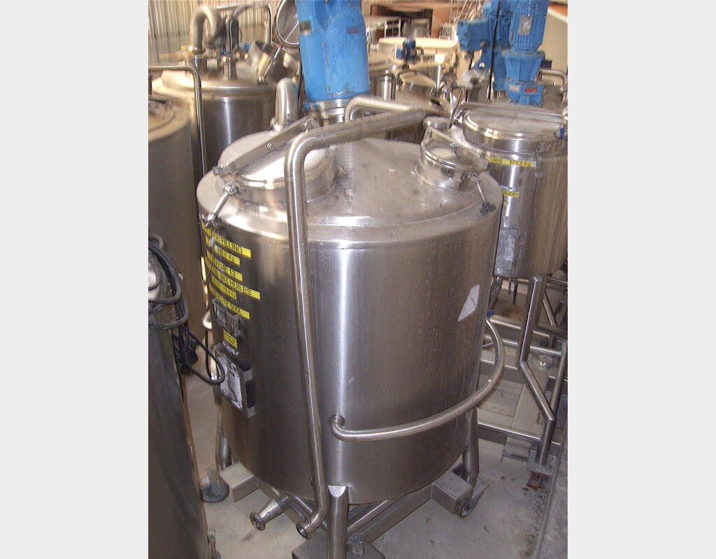 cuve INOX 316 L mobile (roulettes) - isolée, agitée et réchauffée