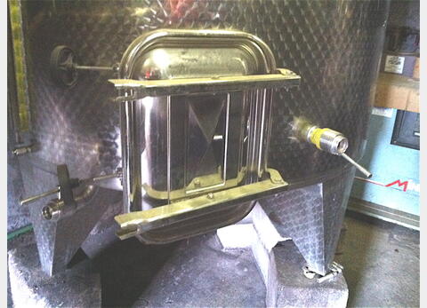 Cuve inox ferm&eacute;e de 50 hls