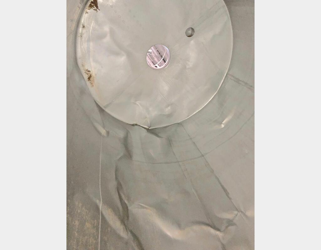 Cuve inox cylindrique verticale  - isolée sur pieds capacité 300 hls