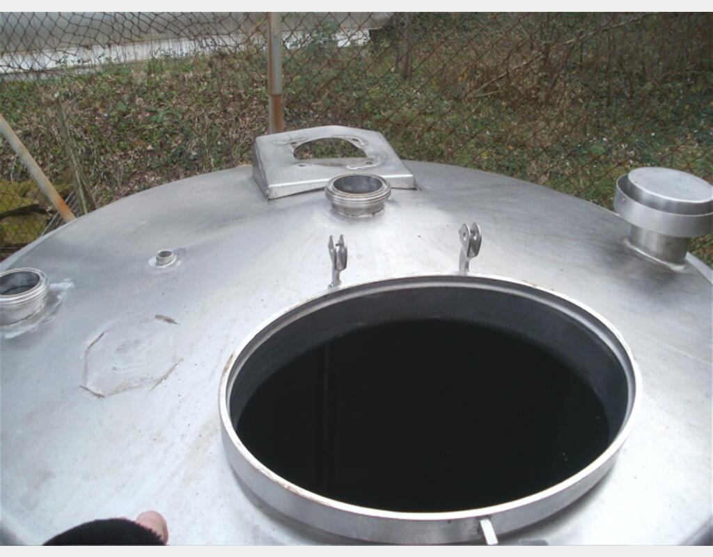 Cuve INOX  calorifugée 2000 L - avec arbre d'agitation