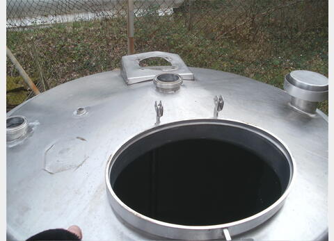 Cuve INOX  calorifugée 2000 L - avec arbre d'agitation