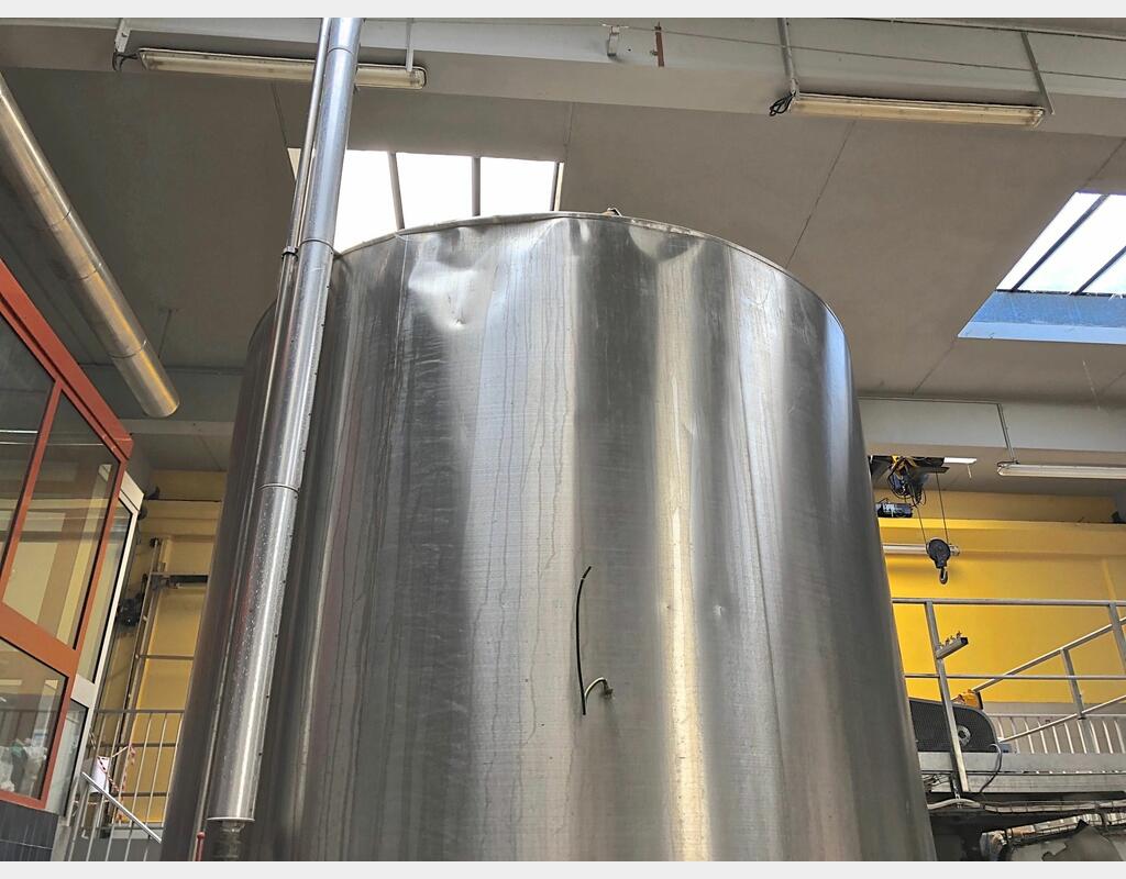 Cuve inox 316 sur pieds agité isolé  - 20.000 litres, avec circuit coquillé
