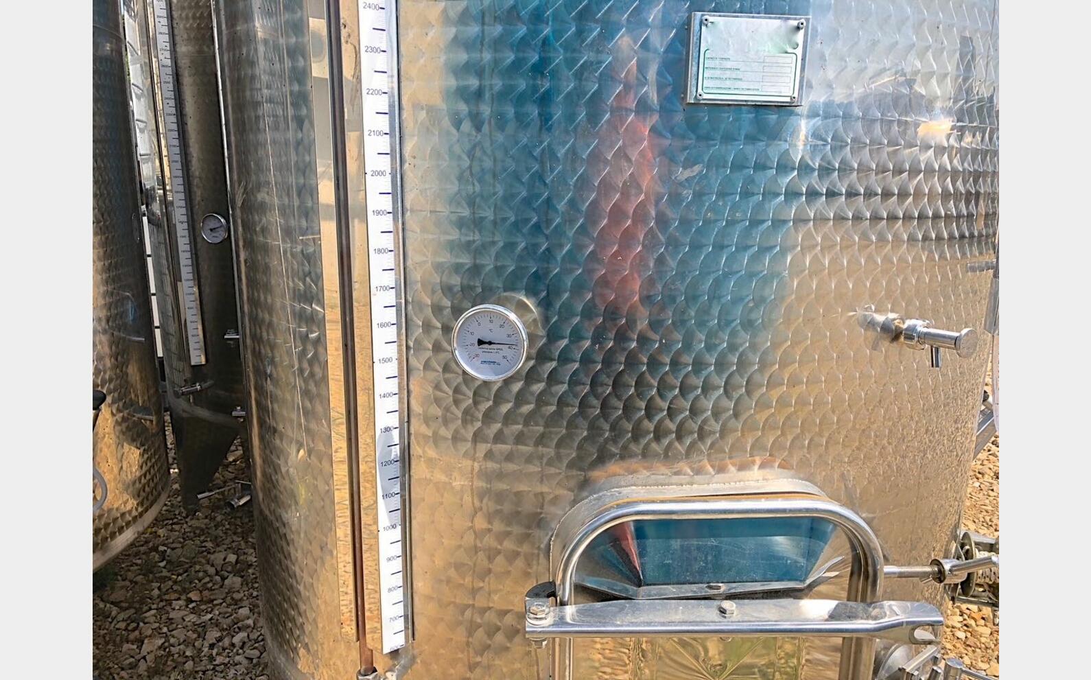 Cuve INOX &agrave; chapeau flottant 50 hls. Fond conique sur pieds