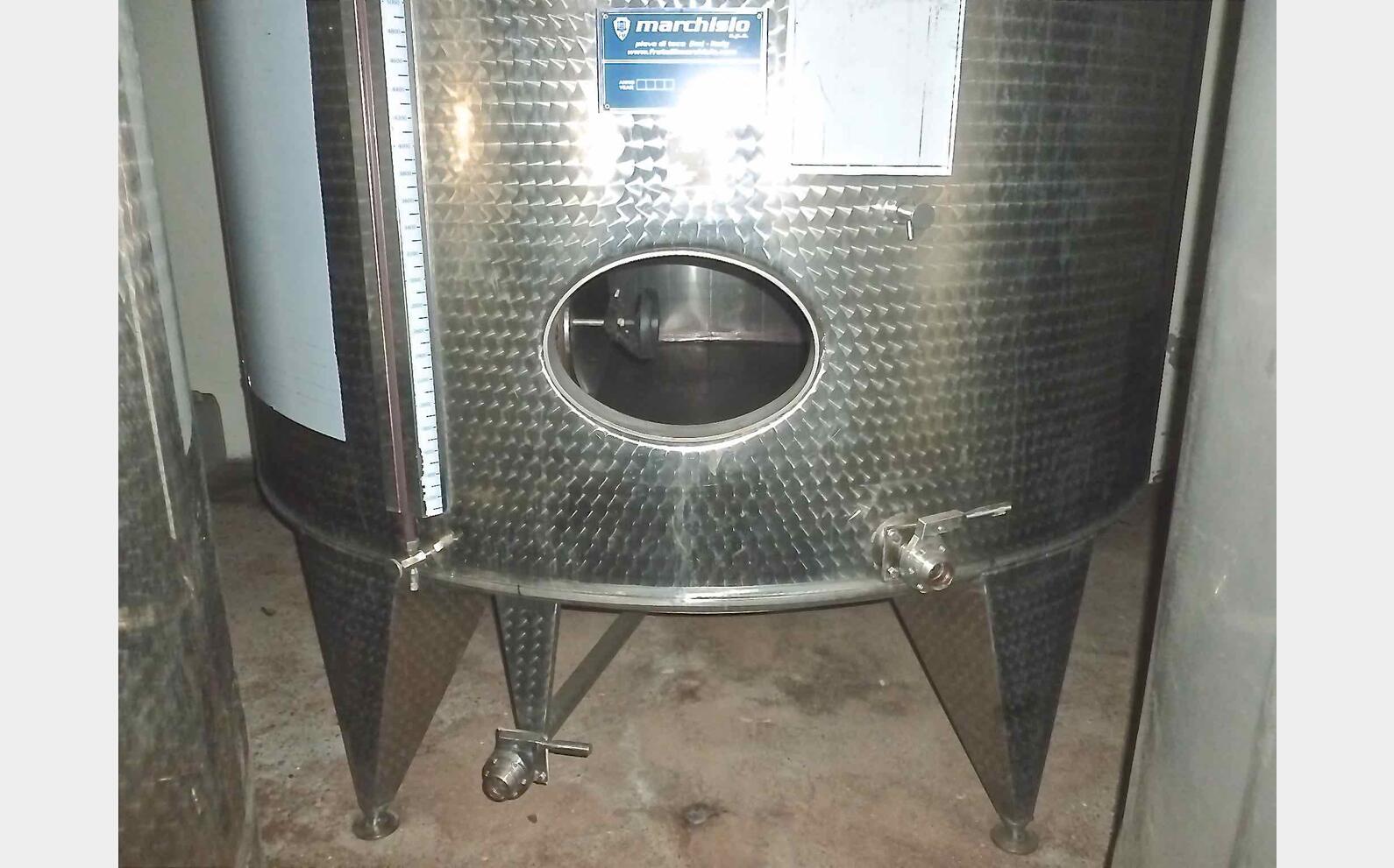 Cuve inox ferm&eacute;e sur pieds