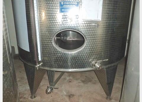 Cuve inox ferm&eacute;e sur pieds