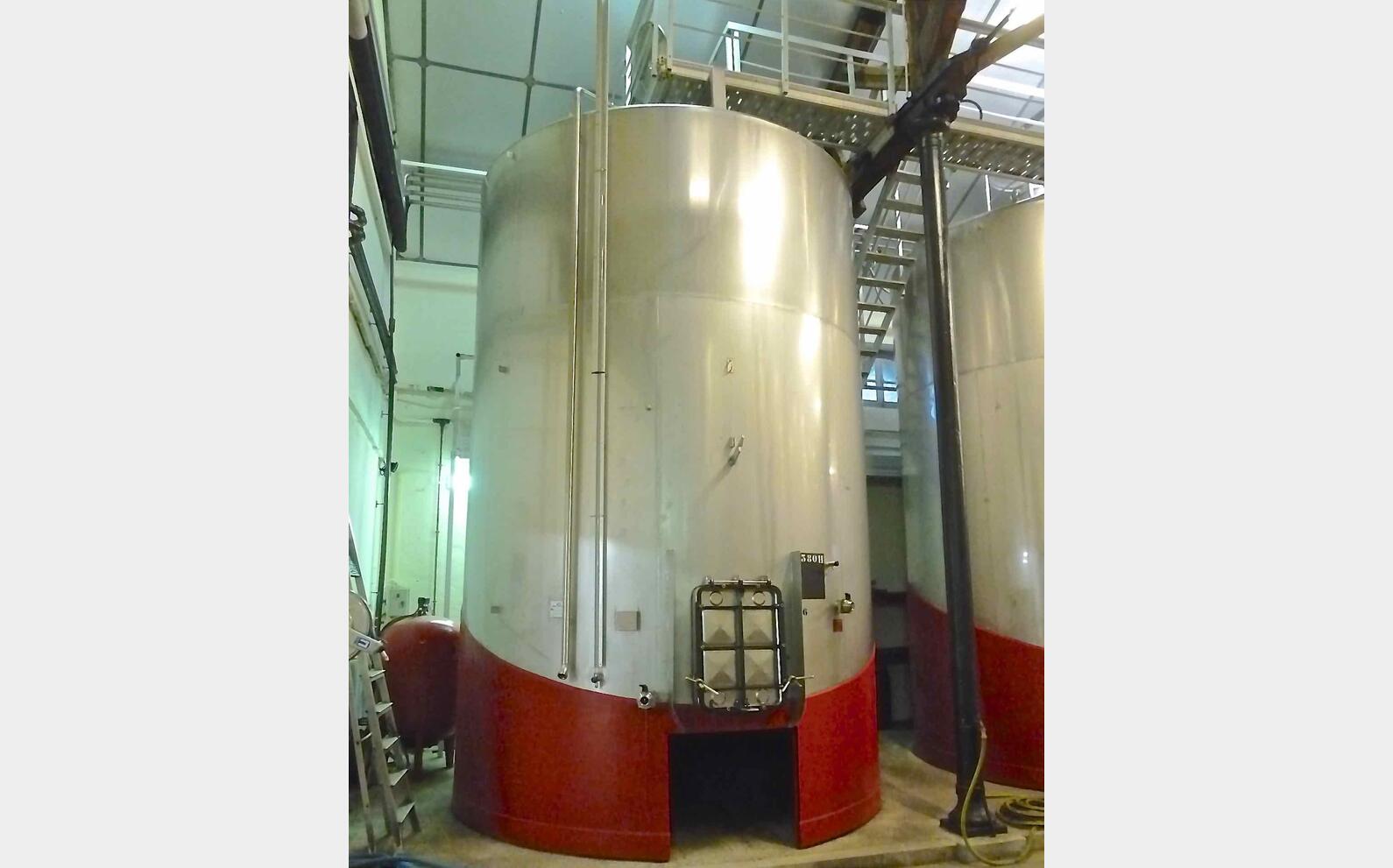 Cuve INOX serpentin int&eacute;rieur Volume : 375 HL (37500 litres)