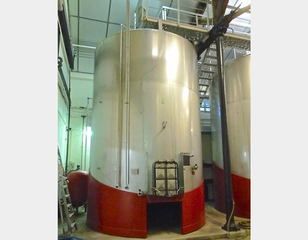 Cuve INOX serpentin int&eacute;rieur Volume : 375 HL (37500 litres)