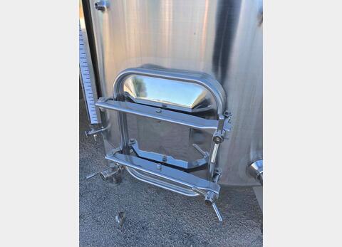 cuve INOX ferm&eacute;e sur pieds de 5300 litres MATERIEL NEUF