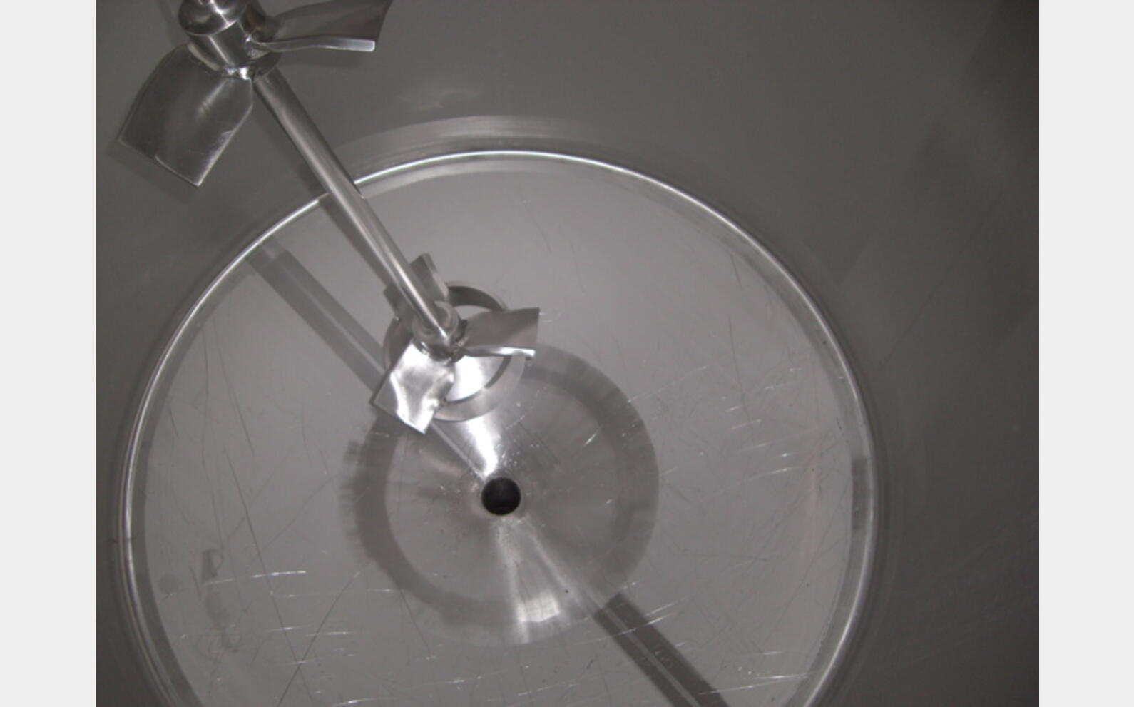Cuve inox 316L agit&eacute;e, isol&eacute;e volume : 500 litres marque : PIERRE GUERIN