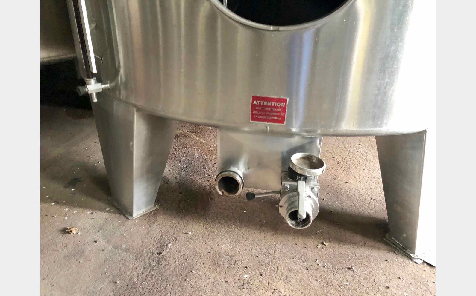 Cuve stockage inox - Fond conique sur pieds 150 HL (15 000 litres)