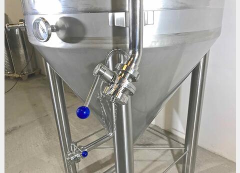 Cuve ferm&eacute;e sur pieds cylindro conique MATERIEL NEUF