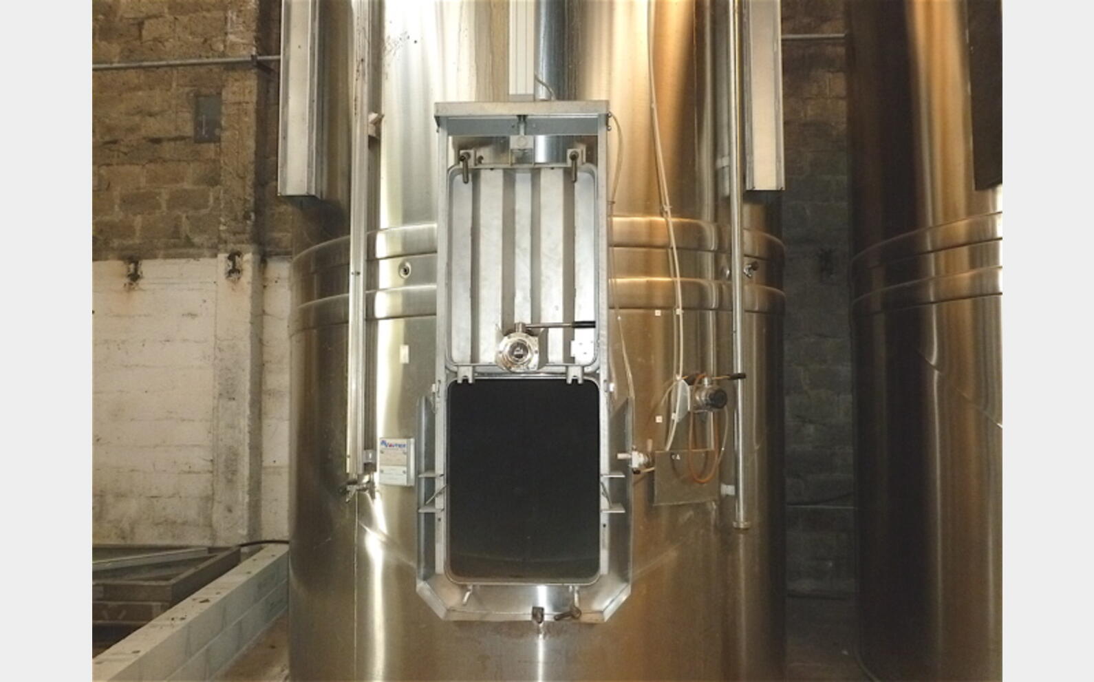Cuve INOX 316L pente 50% sur jupe Provenance : distillerie