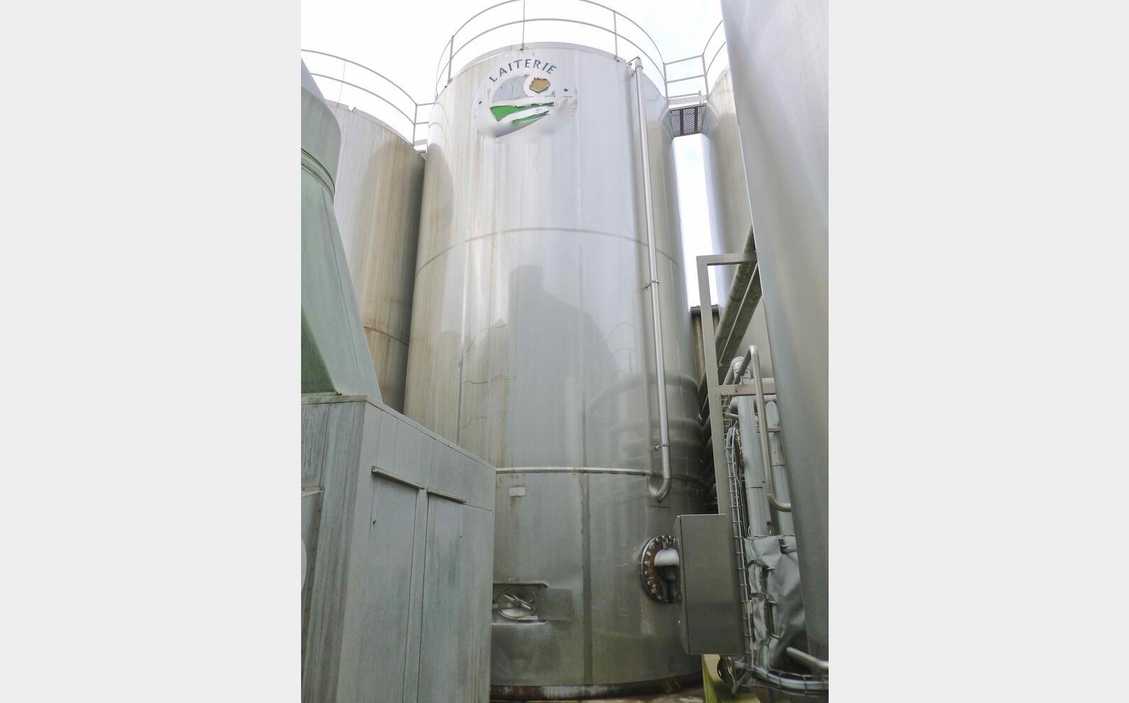 Cuve inox cylindrique verticale